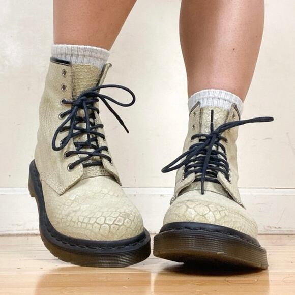 DR. MARTENS, DOC MARTENS PASCAL LEATHER BOOTS SHOES WOMEN'S SIZE 6 - Picture 2 of 10